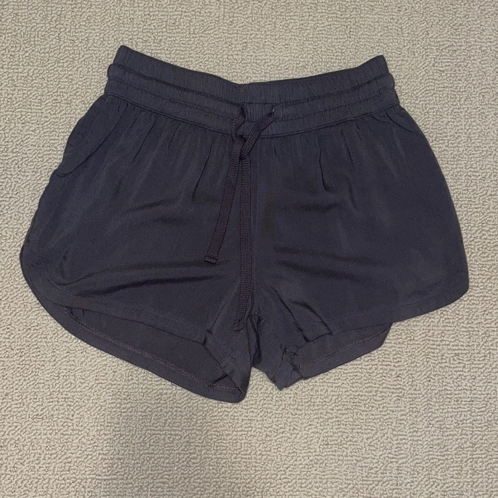 Aritzia TNA Elastic Waist Shorts